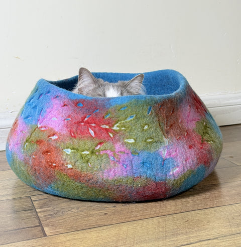 Himalayan Whisker Nest - Handmade Multicolored Wool Cat Basket (45 cm) - Eco-Friendly Pet Bed from Nepal