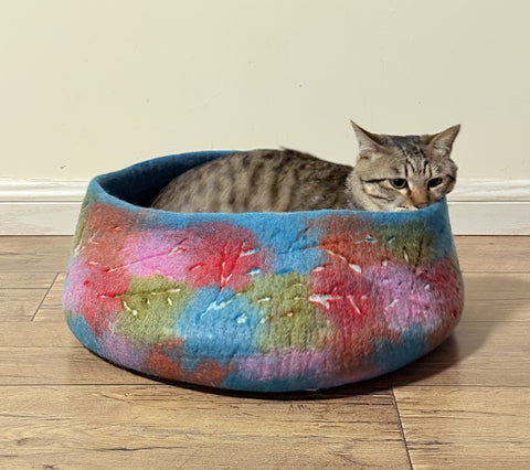 Himalayan Whisker Nest - Handmade Multicolored Wool Cat Basket (45 cm) - Eco-Friendly Pet Bed from Nepal