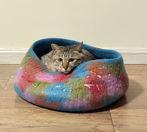 Himalayan Whisker Nest - Handmade Multicolored Wool Cat Basket (45 cm) - Eco-Friendly Pet Bed from Nepal
