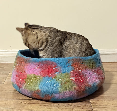 Himalayan Whisker Nest - Handmade Multicolored Wool Cat Basket (45 cm) - Eco-Friendly Pet Bed from Nepal
