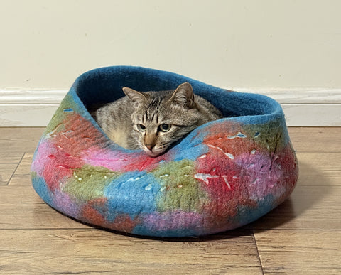 Himalayan Whisker Nest - Handmade Multicolored Wool Cat Basket (45 cm) - Eco-Friendly Pet Bed from Nepal