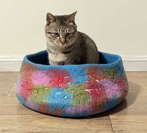 Himalayan Whisker Nest - Handmade Multicolored Wool Cat Basket (45 cm) - Eco-Friendly Pet Bed from Nepal