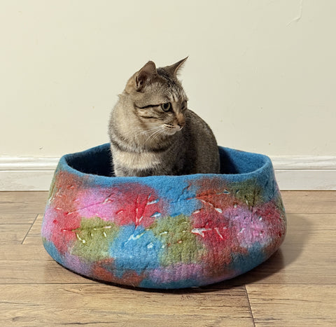 Himalayan Whisker Nest - Handmade Multicolored Wool Cat Basket (45 cm) - Eco-Friendly Pet Bed from Nepal